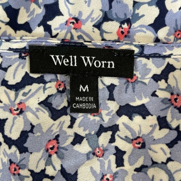 Well Worn size medium flower floral top with ruffle sleeve detail V neck - Picture 7 of 13